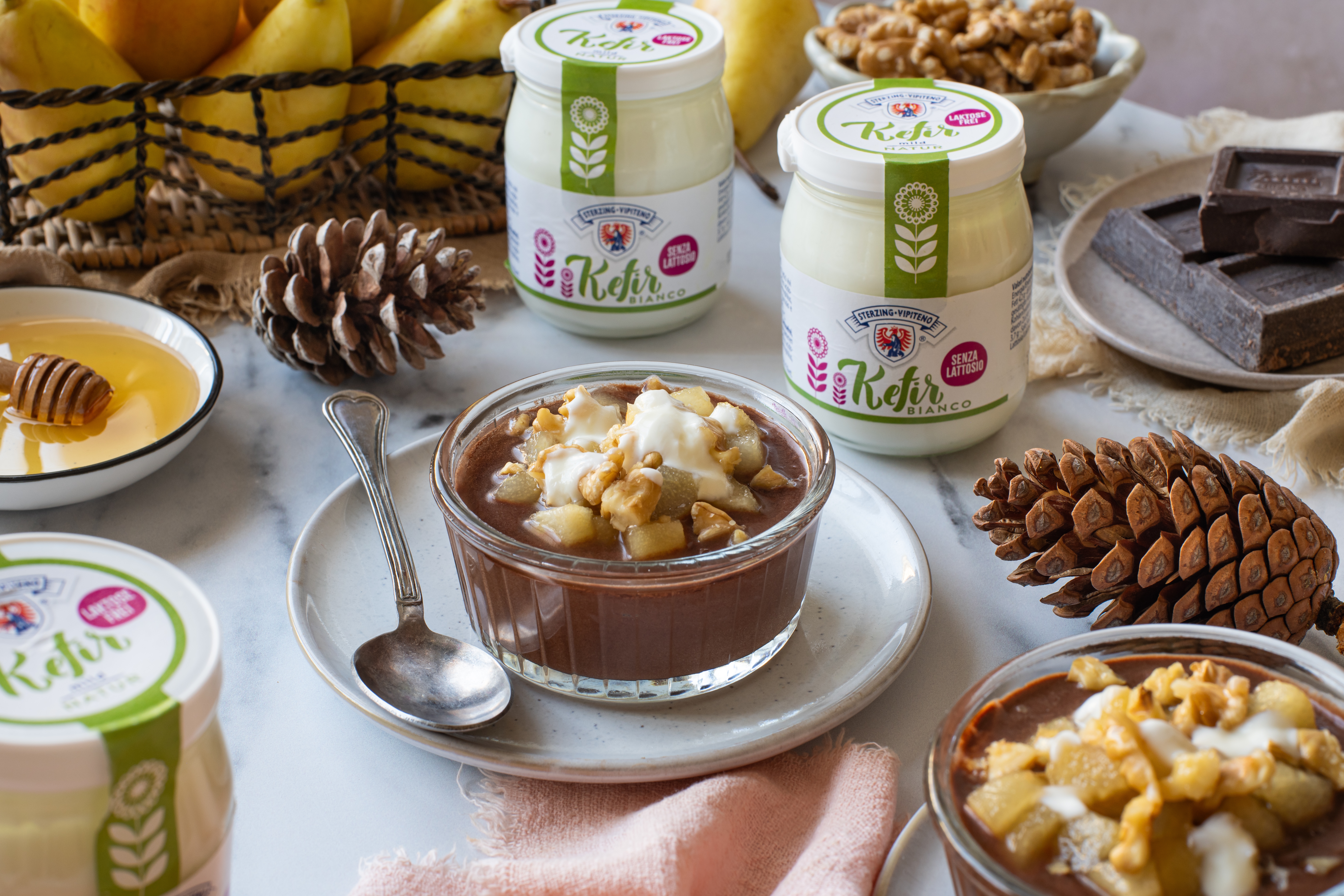 mousse di kefir al cioccolato con pere, noci e miele 5