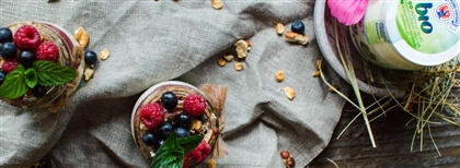 Granola con frutta e yogurt